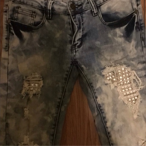 Machine acid washed distressed jeans with jewel embellishments - Picture 2 of 6